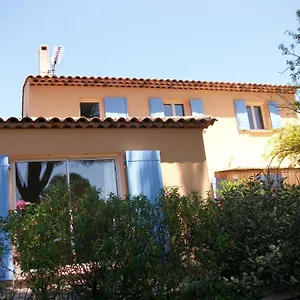 https://les-chardons-bleus.fr-provencehotel.com